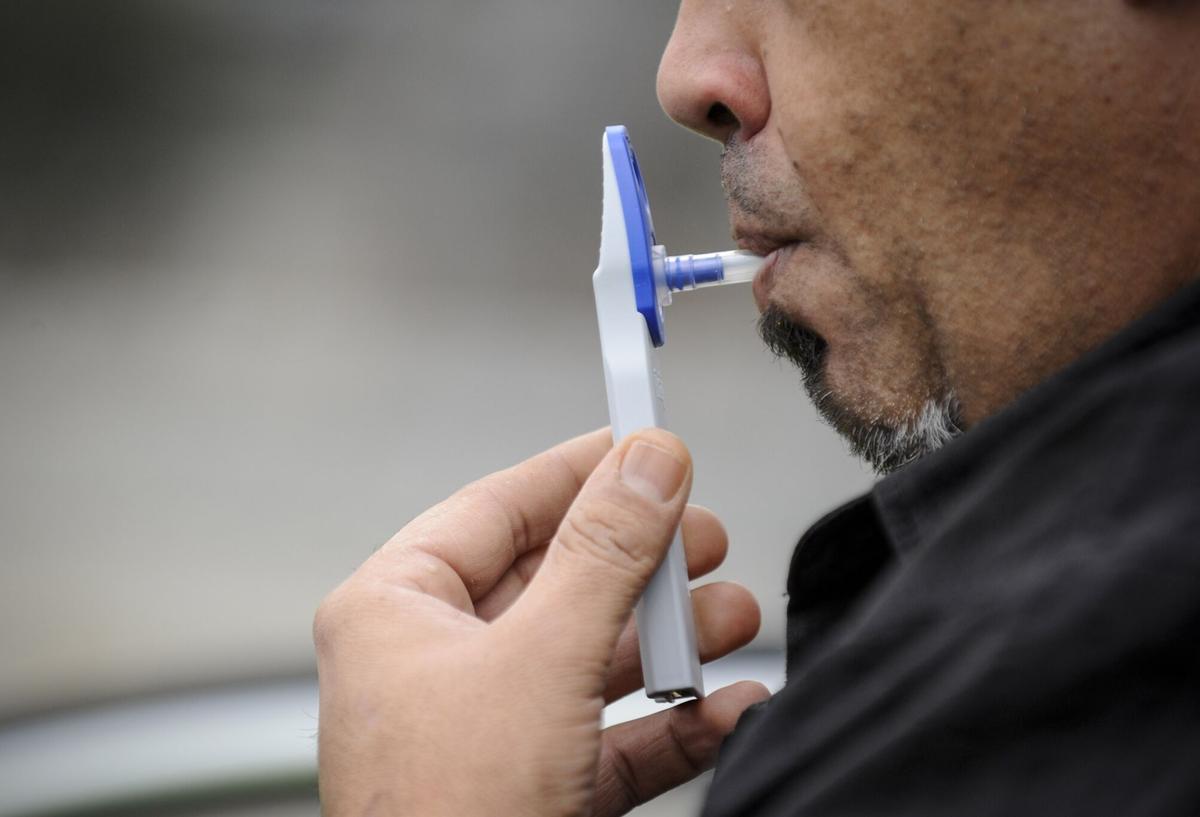 CAMPAÑA DE LA GUARDIA CIVIL CONTROL DE ALCOHOL Y DROGAS EN LA ROTONDA DE LA PARROQUIA DE SEIXALBO, EN OURENSE. CONTROL. DE TRAFICO. PUNTO. VERIFICACION. ALCOHOLEMIA