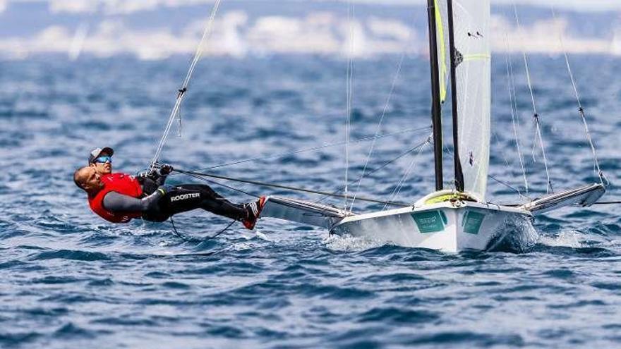 Los hermanos Alonso durante la Medal Race de ayer.