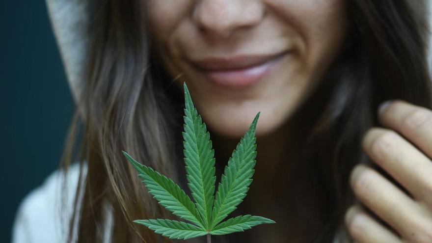 La marihuana puede perjudicar la fertilidad femenina.