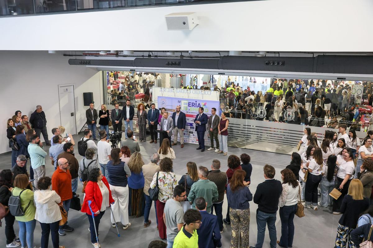 Momento de inauguración de la feria.