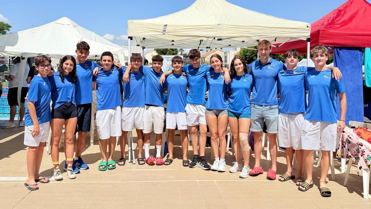 Nadadores del CN Xàtiva en una competición, el pasado fin de semana.