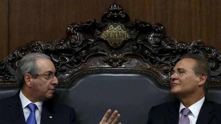 El presidente de la Cámara de Diputados, Eduardo Cunha, a la izquierda, y el del Senado, Renan Calheiros, reunidos ayer en Brasilia. // Reuters