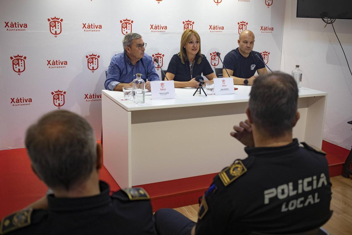 Lluch, Angulo y Piqueres en la rueda de prensa en Xàtiva.