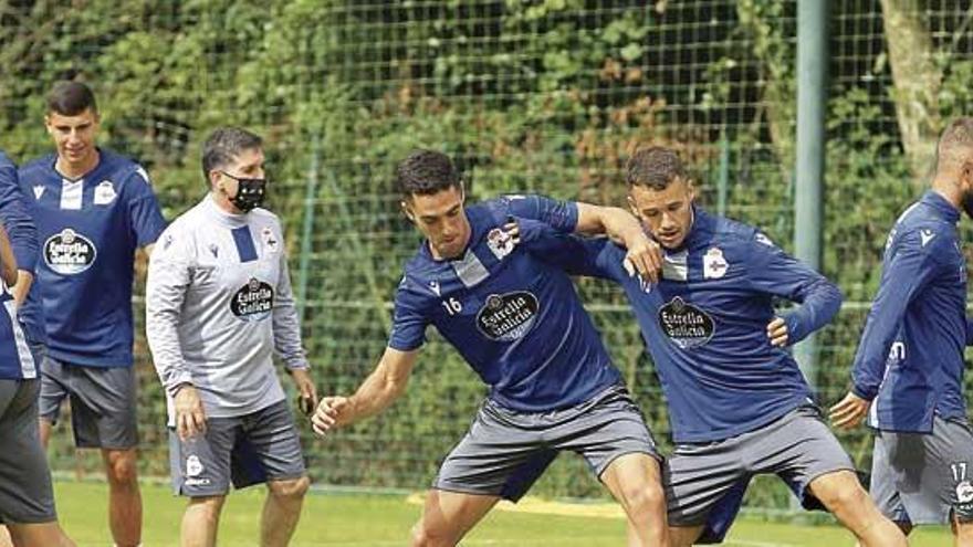 Sabin Merino y Aketxe, durante el entrenamiento de ayer en la ciudad deportiva.