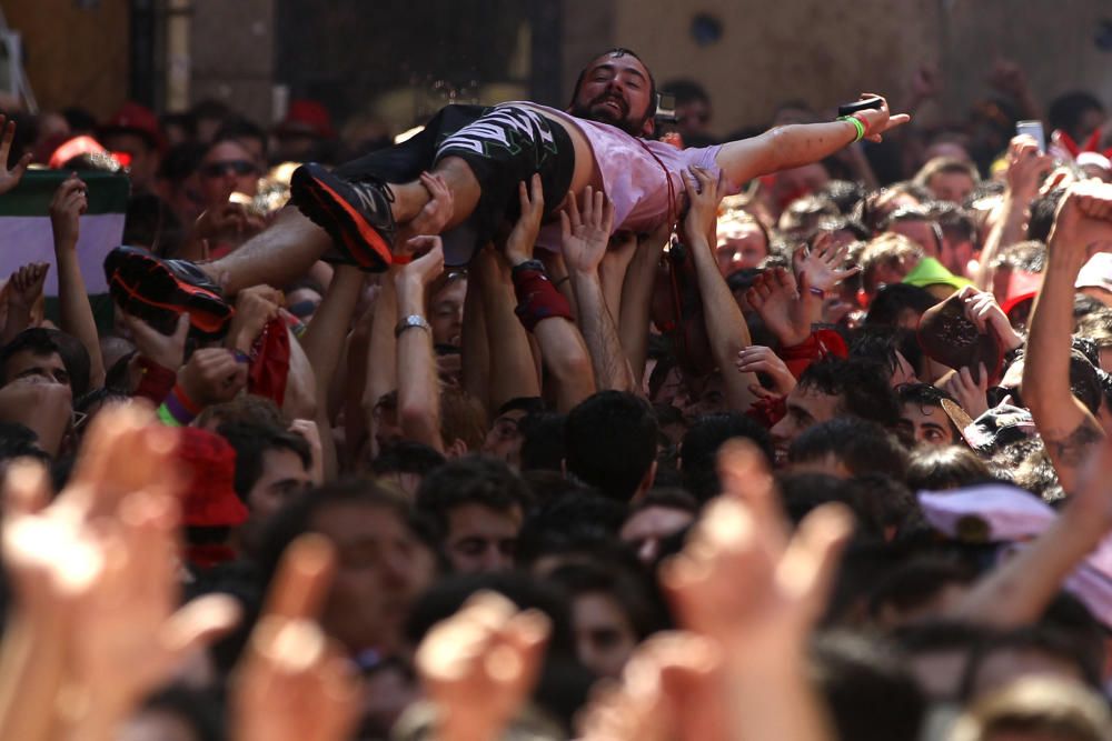 El chupinazo ha dado el pistoletazo de salida a las fiestas de San Fermín en Pamplona.