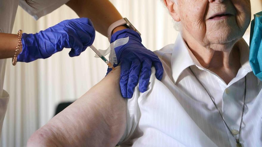 Андалусия призывает вакцинироваться от гриппа и COVID-19