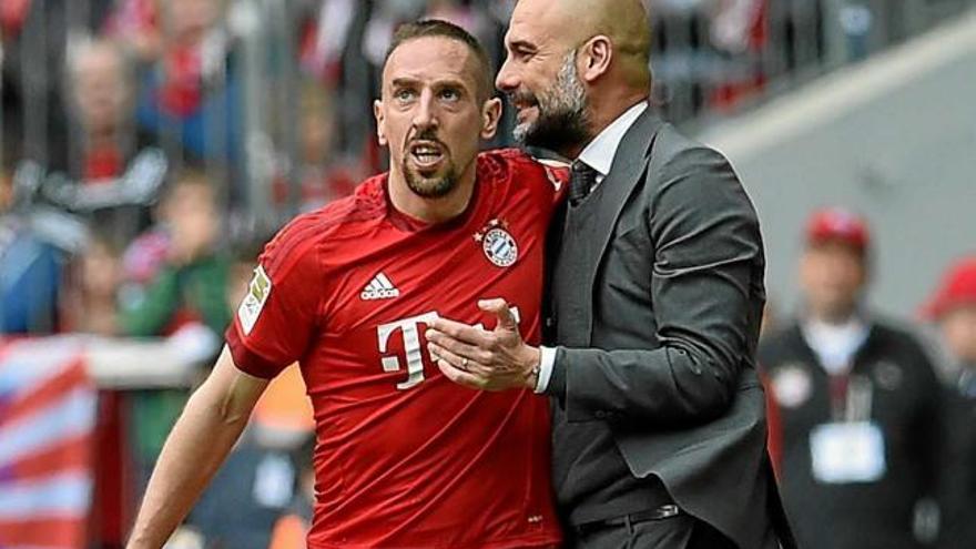 Ribéry celebra el gol amb Pep Guardiola