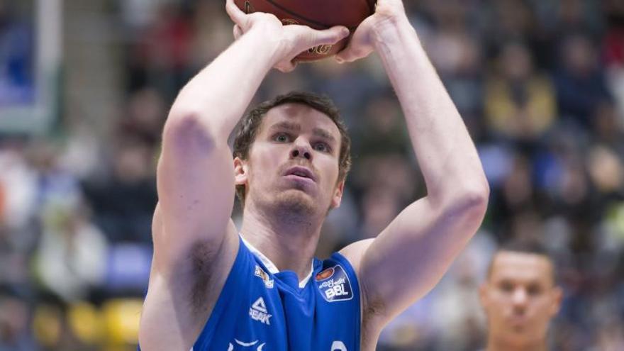 Erik Murphy, amb la camiseta del seu ja antic equip, els Fraport Skyliners.