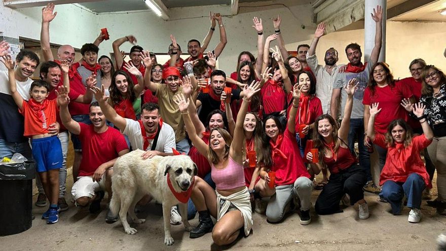 La comissió de festes de l’Armentera en una foto d’arxiu.