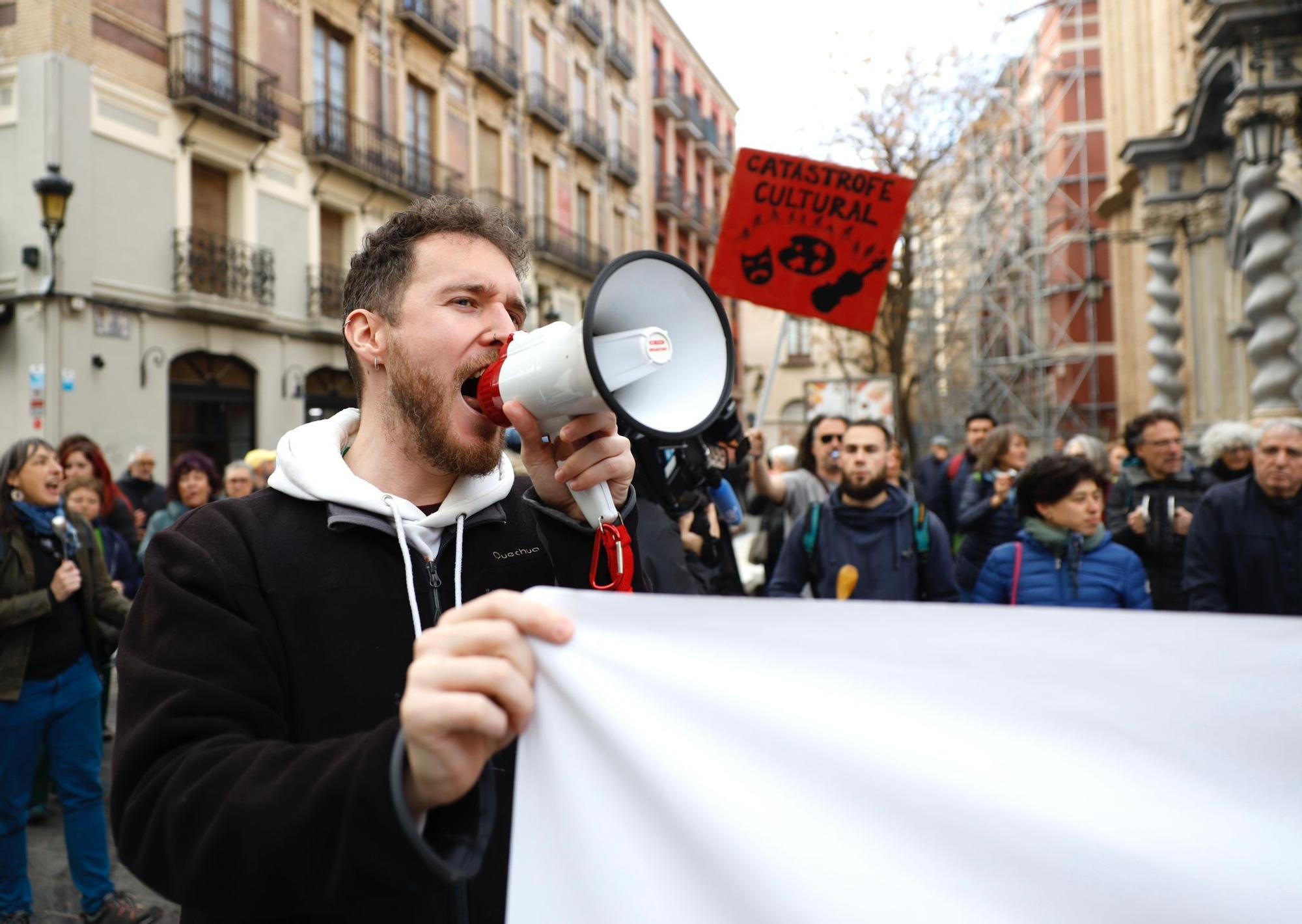 En imágenes | Cacerolada contra la política cultural del Ayuntamiento de Zaragoza