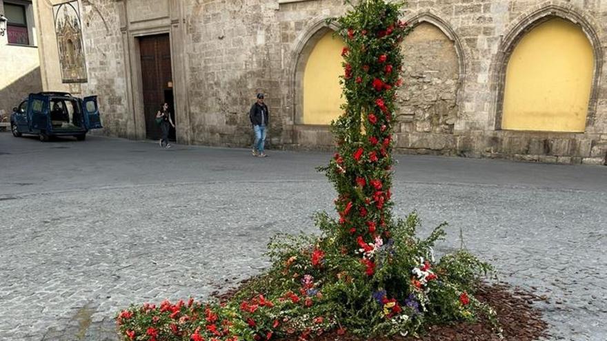 Destrozan la Cruz de Mayo de la Falla Lope de Vega