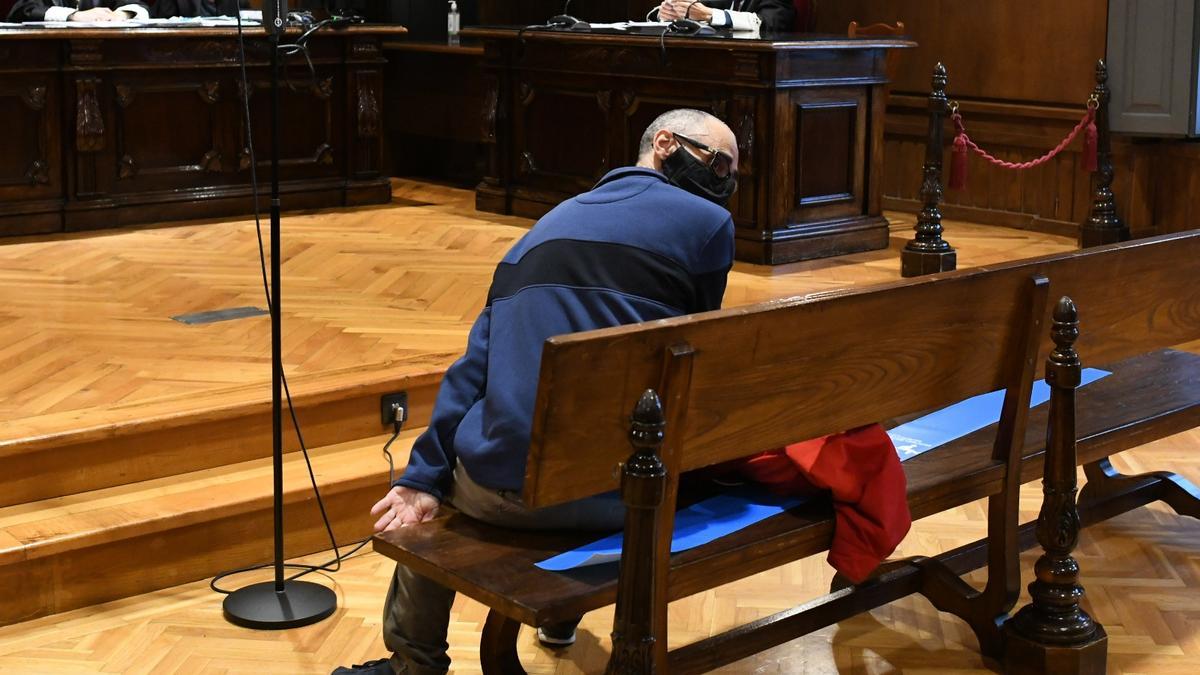 El acusado durante el juicio celebrado en la Audiencia de Pontevedra esta mañana de martes.