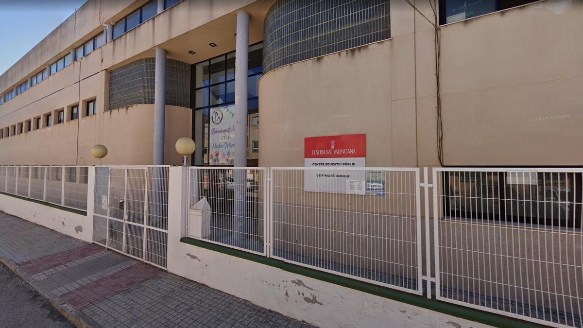Entrada al colegio Padre Moreno de Moixent.