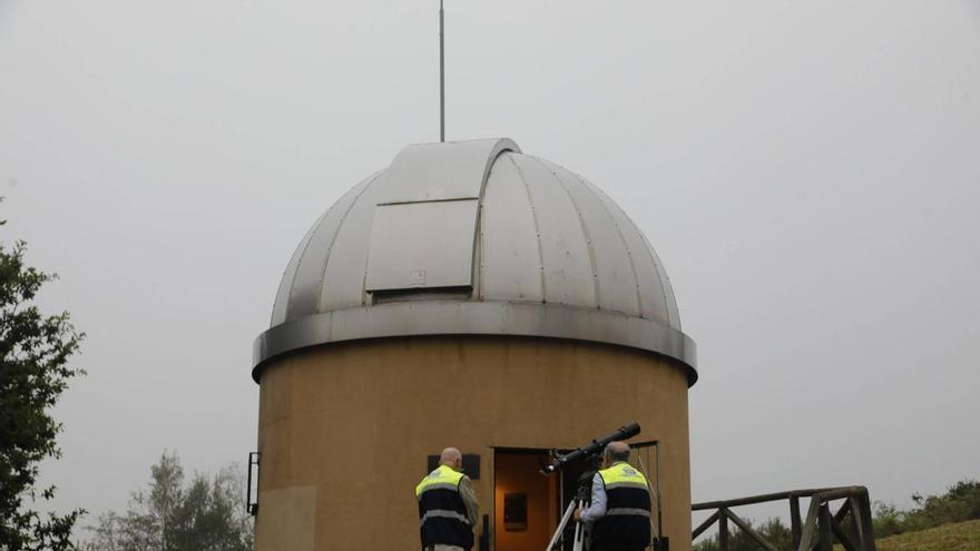 El Piqueru reúne en Lastres a especialistas para explicar las claves del eclipse solar total