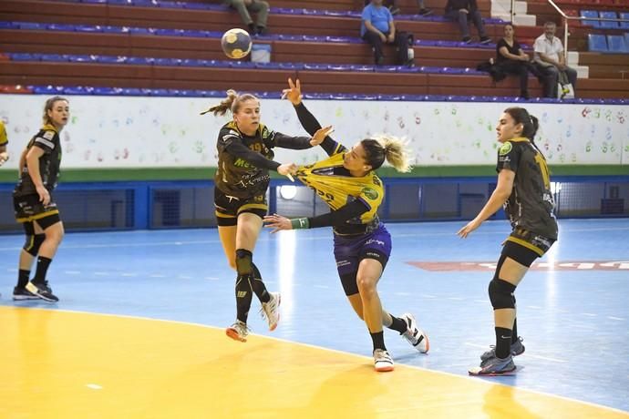 26-02-20 DEPORTES. PABELLON DE LAS REMUDAS. BARRIO DE LAS REMUDAS. TELDE. Partido de balonmano femenino entre el Remudas Rocasa y el Guardés disputado en Pabelloon Antonio Moreno del barrio teldense de Las Remudas.    Fotos: Juan Castro.  | 26/02/2020 | Fotógrafo: Juan Carlos Castro