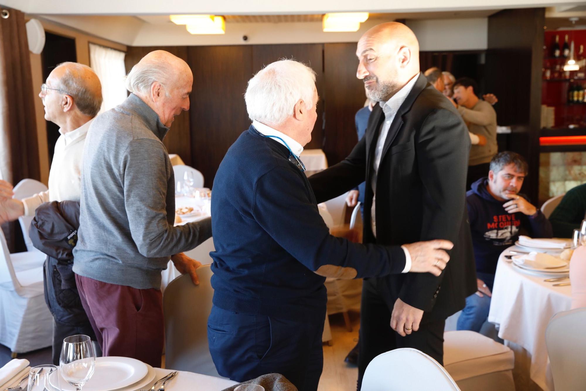 EN IMÁGENES: Abelardo recibe la insignia de oro de los veteranos del Sporting