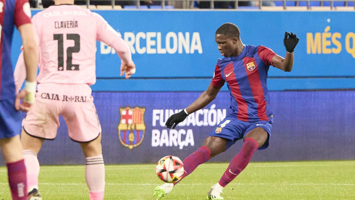 Kochen, Mika Faye, Mbacke y Sergi Domínguez, las novedades del entrenamiento del Barça