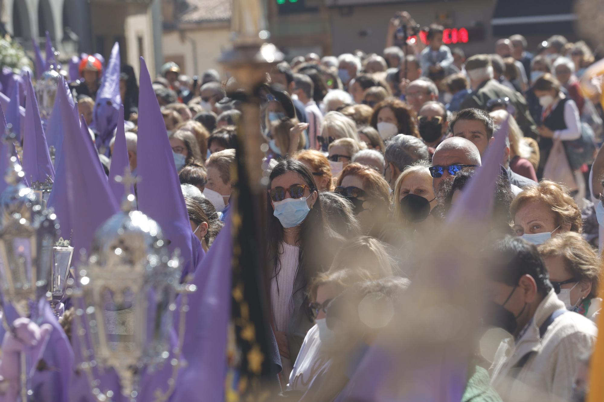 EN IMÁGENES: Así fue la procesión de la Soledad en la Semana Santa de Oviedo