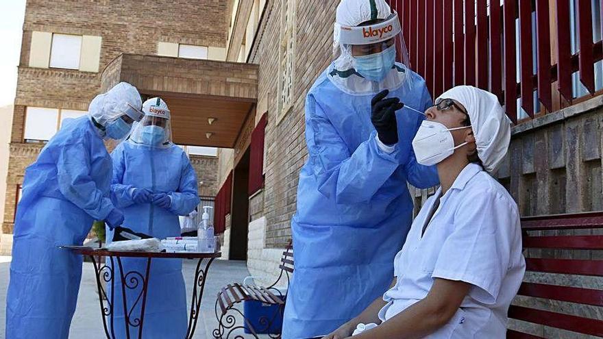 Catalunya arriba als 700 hospitalitzats i suma dotze morts més per coronavirus
