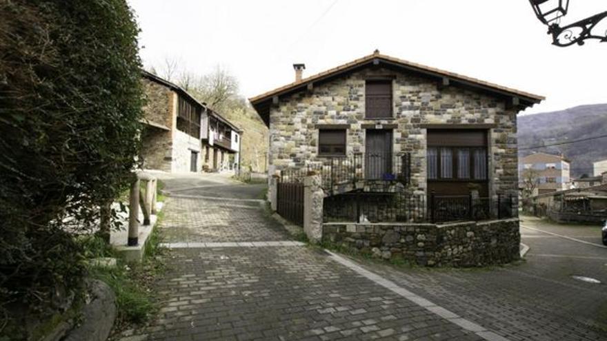 Casa en venta en Campiellos, concejo de Sobrescobio, Asturias