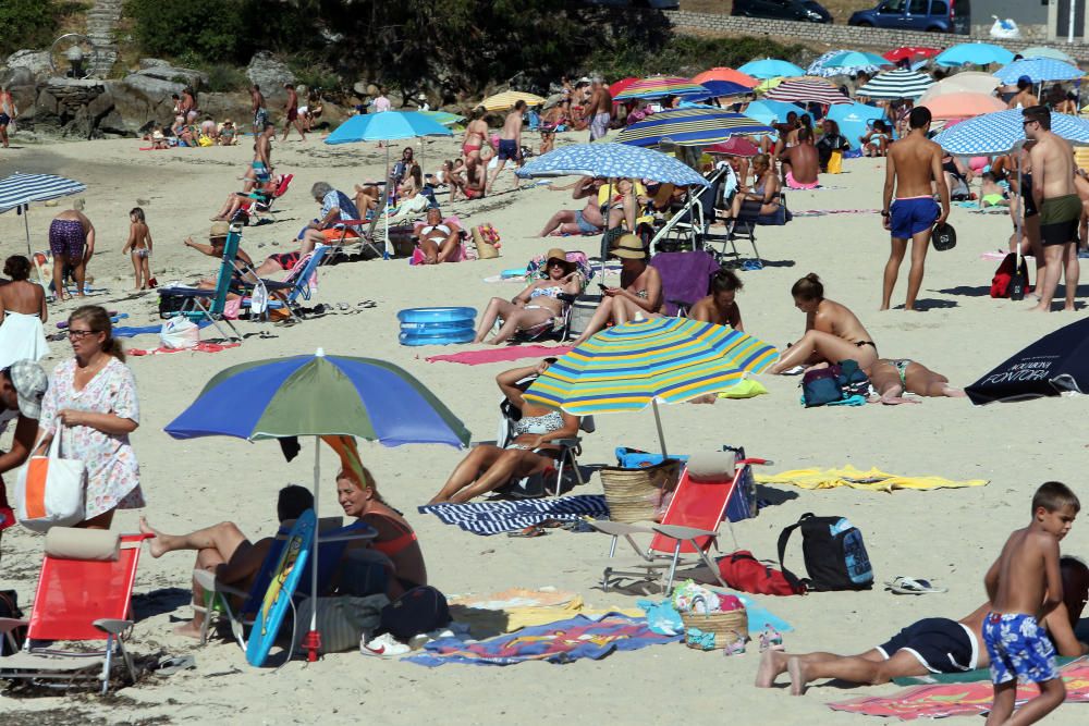 Los vigueses disfrutando del buen tiempo el último fin de semana de julio / Marta G. Brea