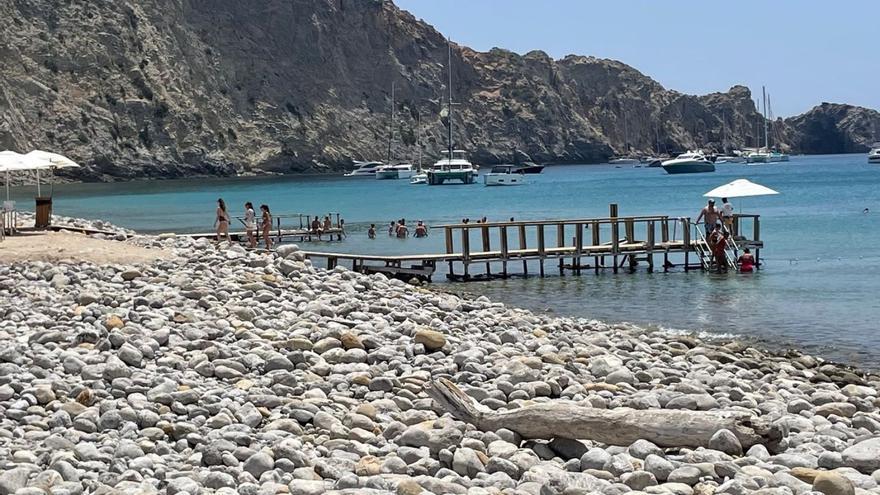 Sant Josep rechaza otra pasarela en Cala Jondal para clientes de un local