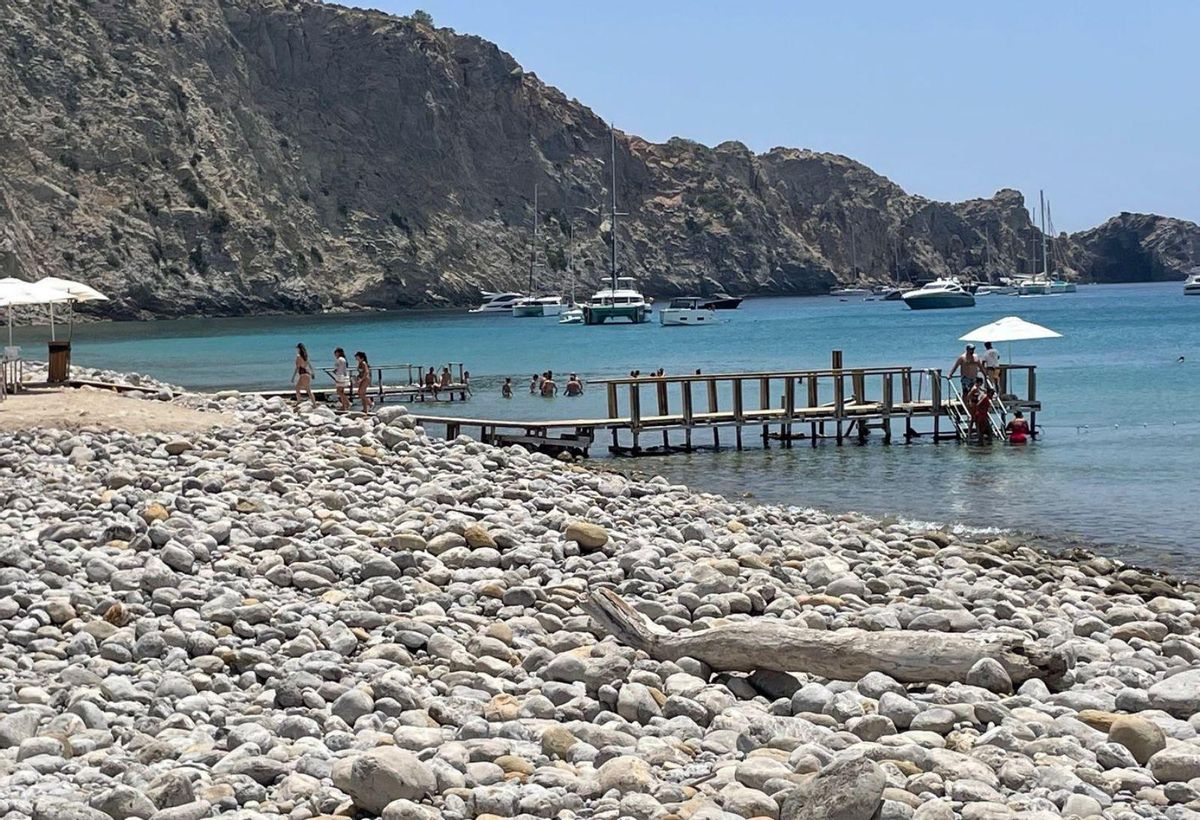 Sant Josep rechaza otra pasarela en Cala Jondal para clientes de un local