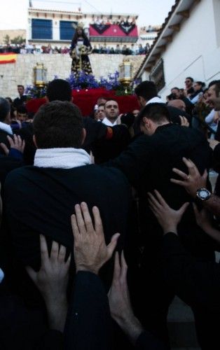 Alicante se vuelca con la procesión de Santa Cruz