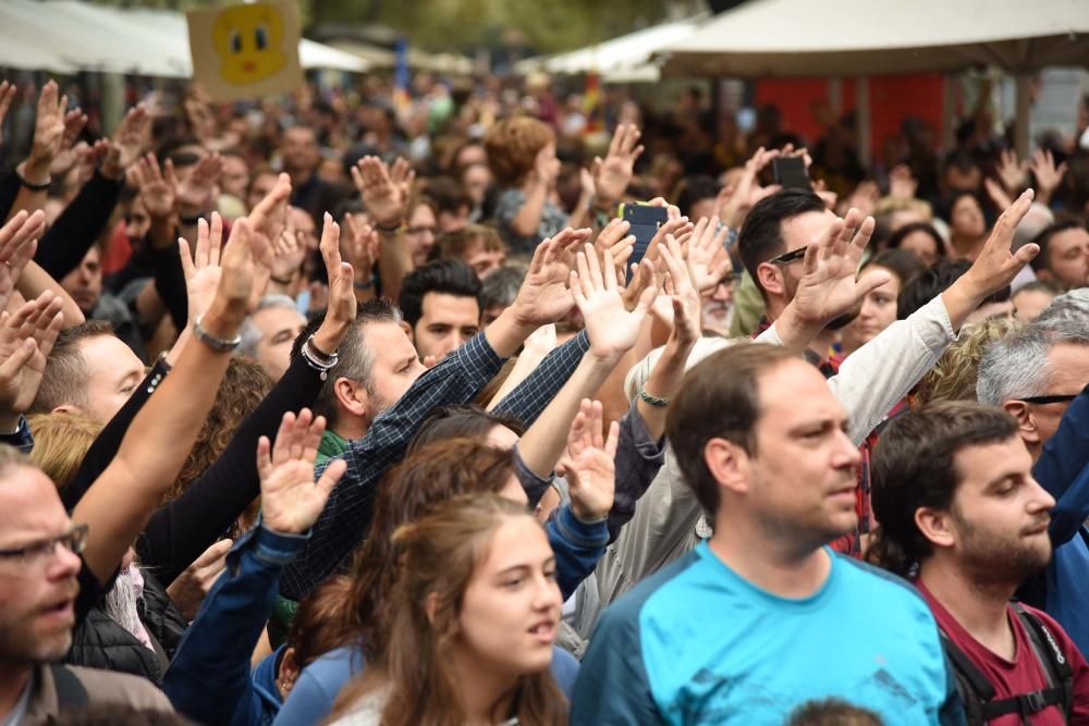 Multitudinària manifestació contra la violència a Manresa