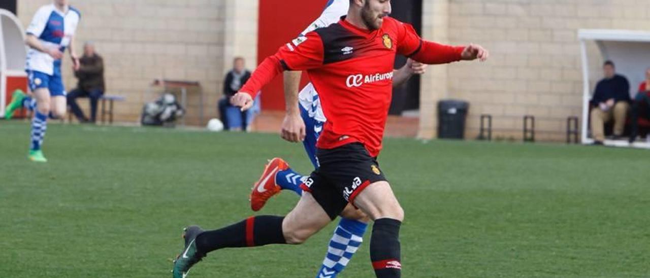 Ángel Sánchez, uno de los sub-23 con contrato en vigor, en un partido contra el Sabadell.