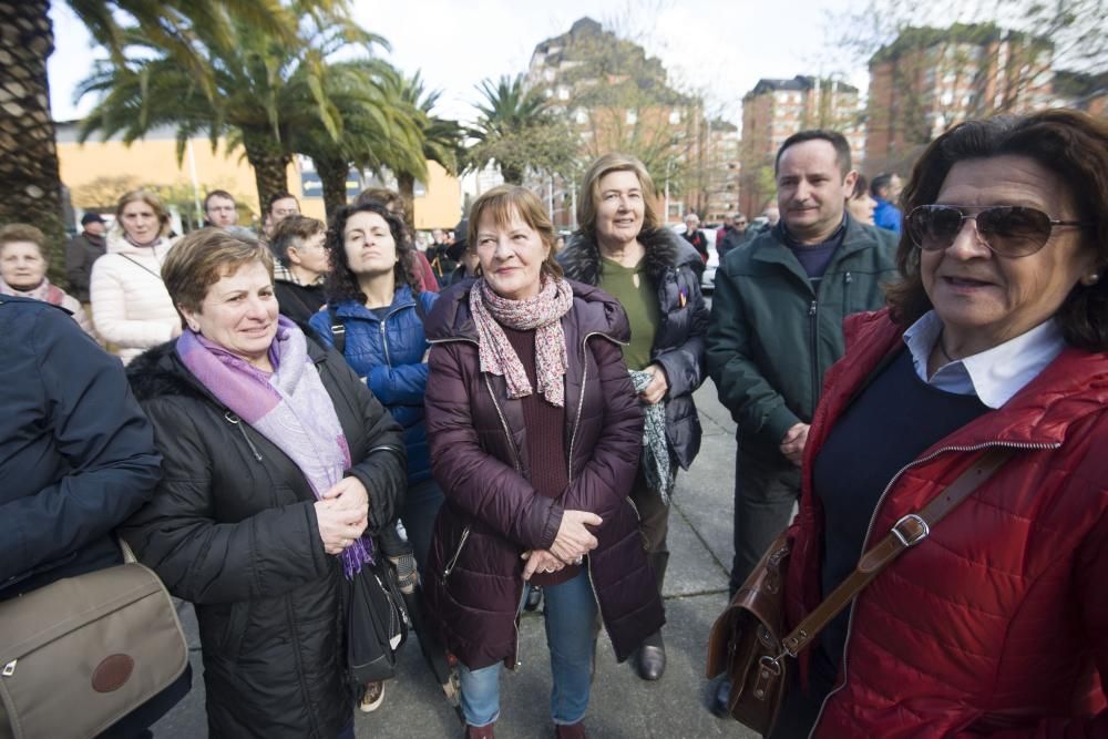 El diputado durante la Segunda República por A Coruña fue asesinado en el Campo da Rata en el golpe militar del 36. En el acto estuvo presente su hija, entre otros familiares, el alcalde y la CRMH.