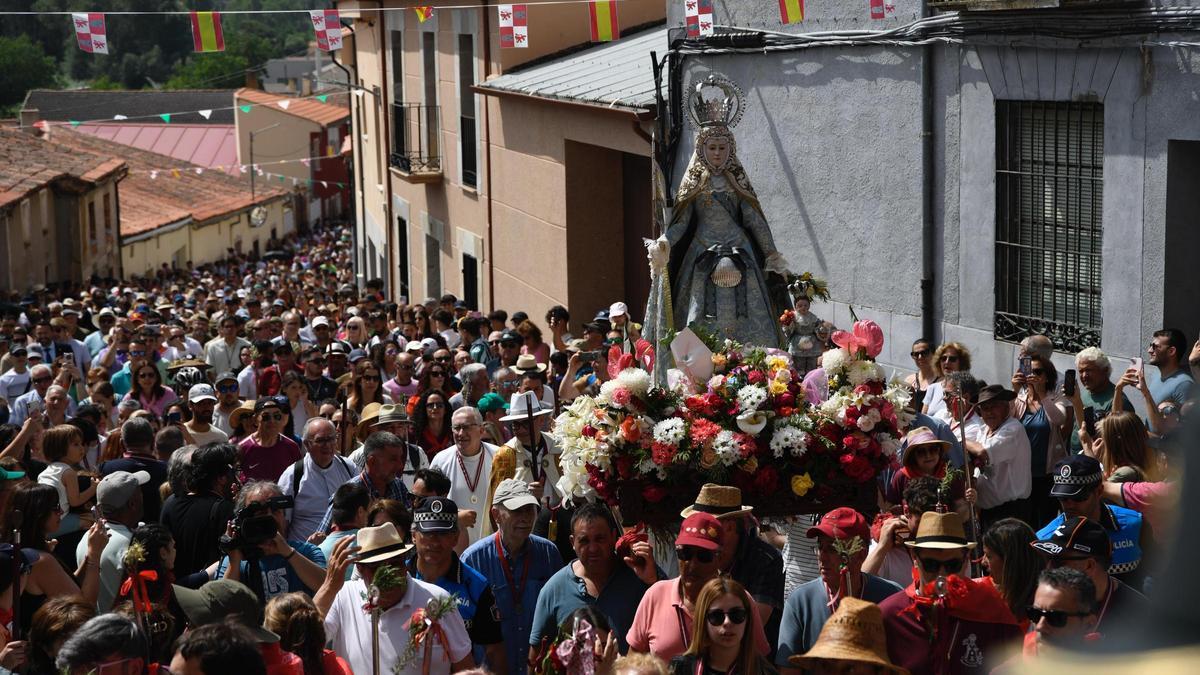 GALERÍA | Romería de la Virgen de la Concha a La Hiniesta