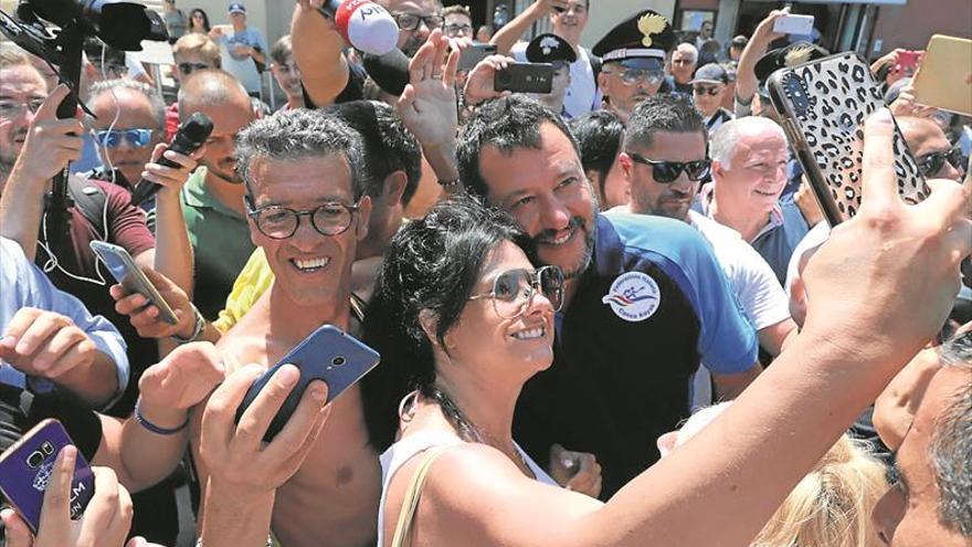 Salvini presenta una moción de censura para forzar comicios