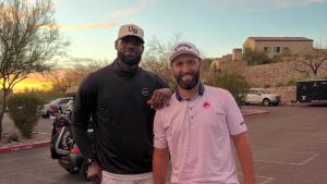 LeBron y Rahm pudieron jugar una ronda de golf en Arizona, antes de viajar a Hong Kong dónde ganó en el LIV Golf