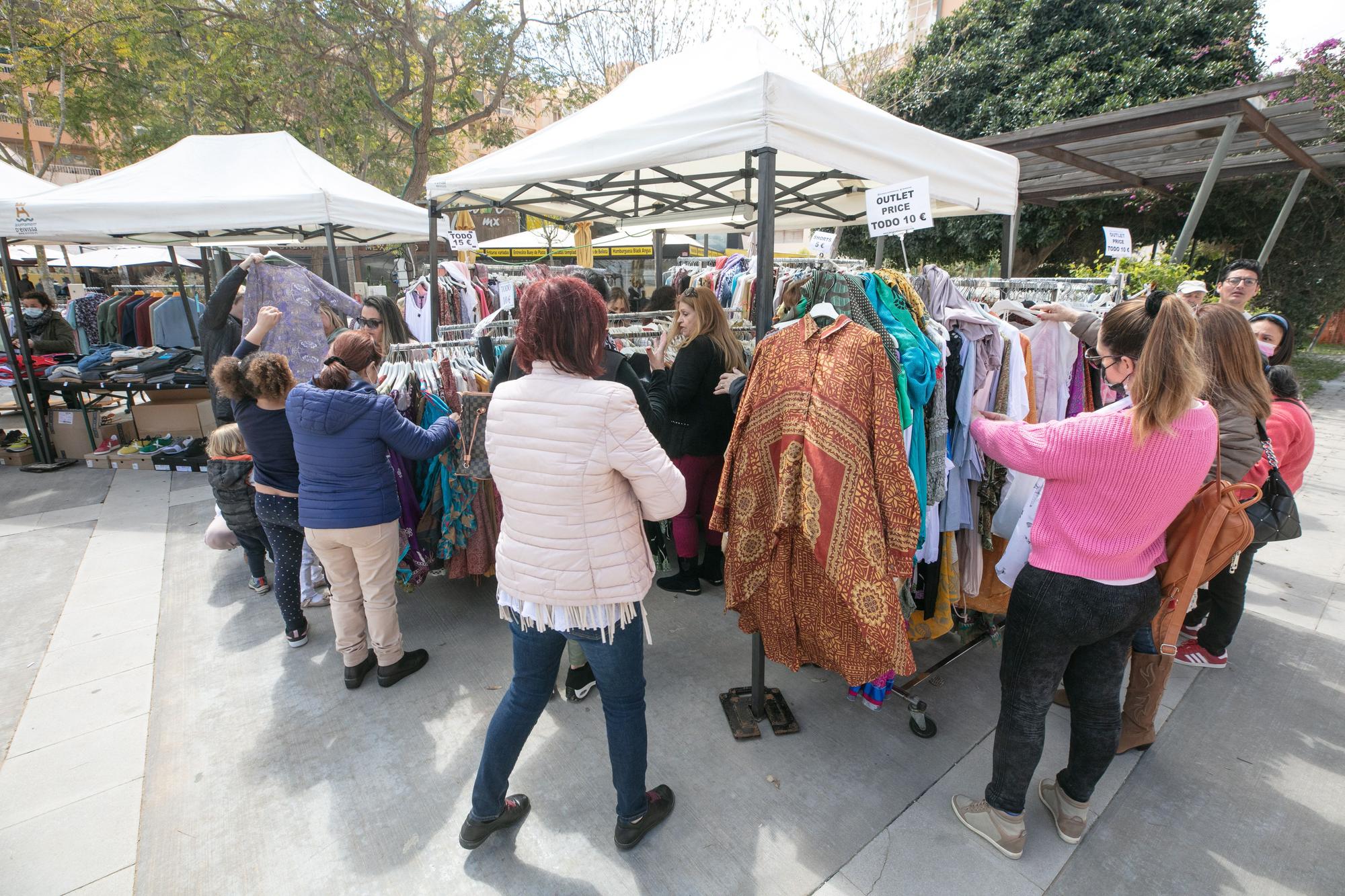 Feria de estocs en la plaza Albert i Nieto de Ibiza