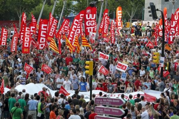 Miles de personas se manifiestan en Zaragoza