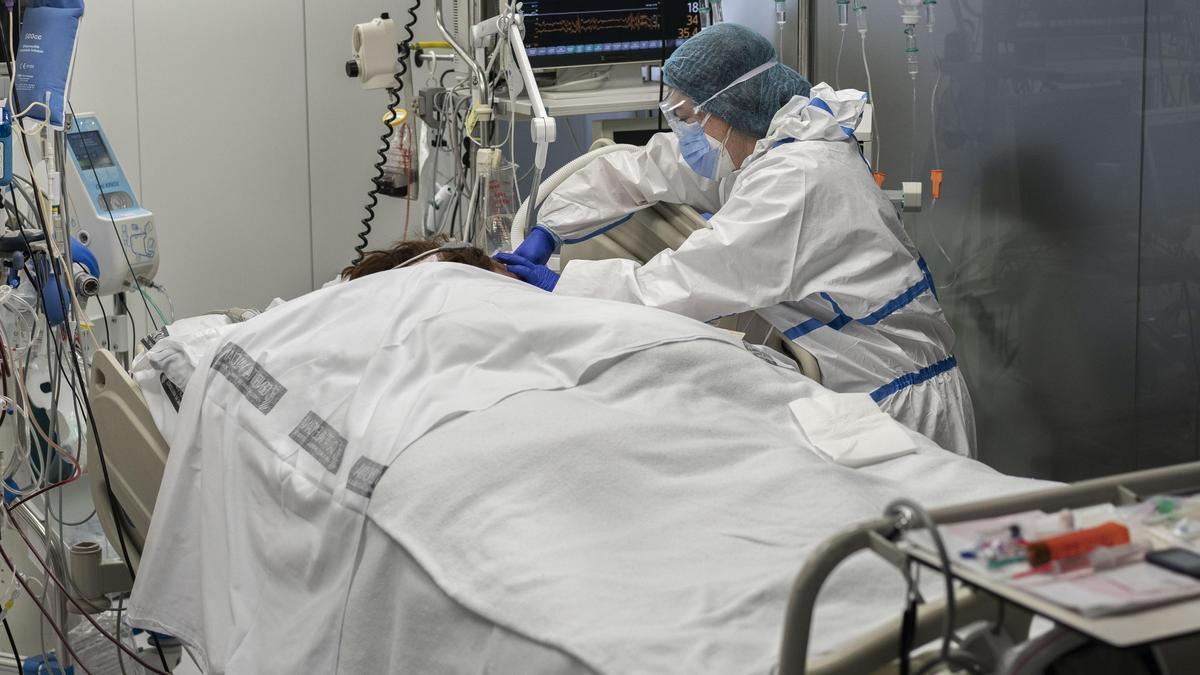 Una UCI del Hospital General de Valencia durante la segunda ola de la pandemia de coronavirus.