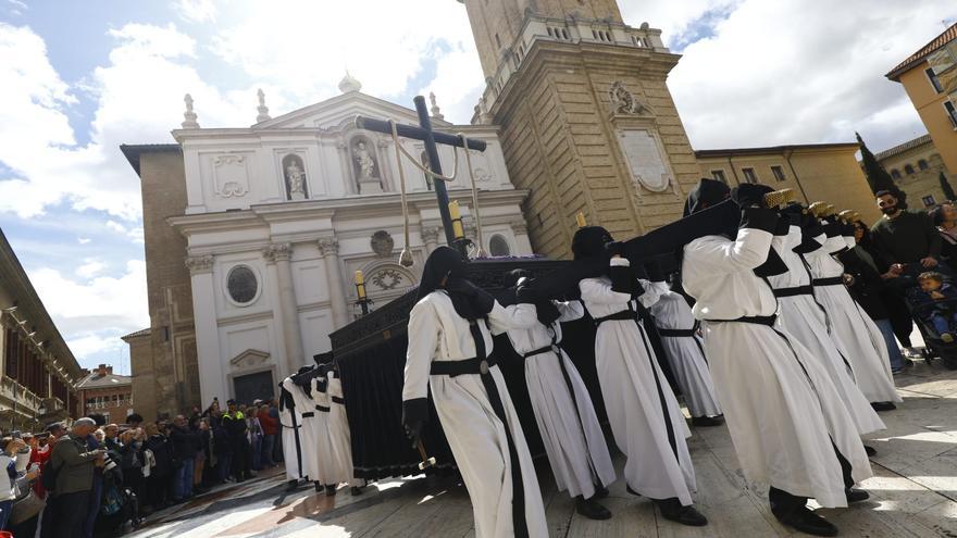 En imágenes | Procesiones del Jueves Santo en Zaragoza