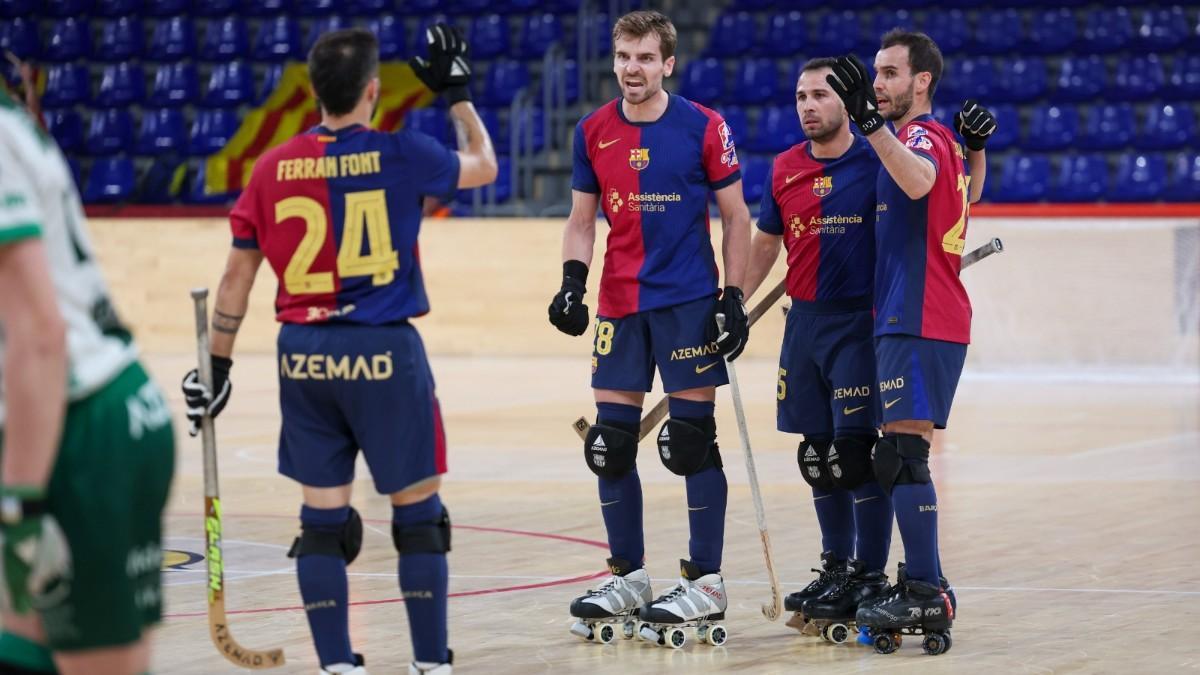 Los jugadores el Barça celebran un gol