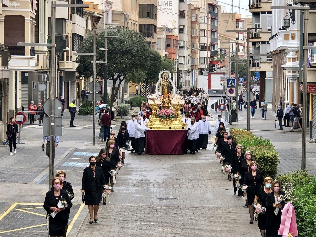 Vive en imágenes la ofrenda de flores a la Mare de Déu del Roser en Almassora