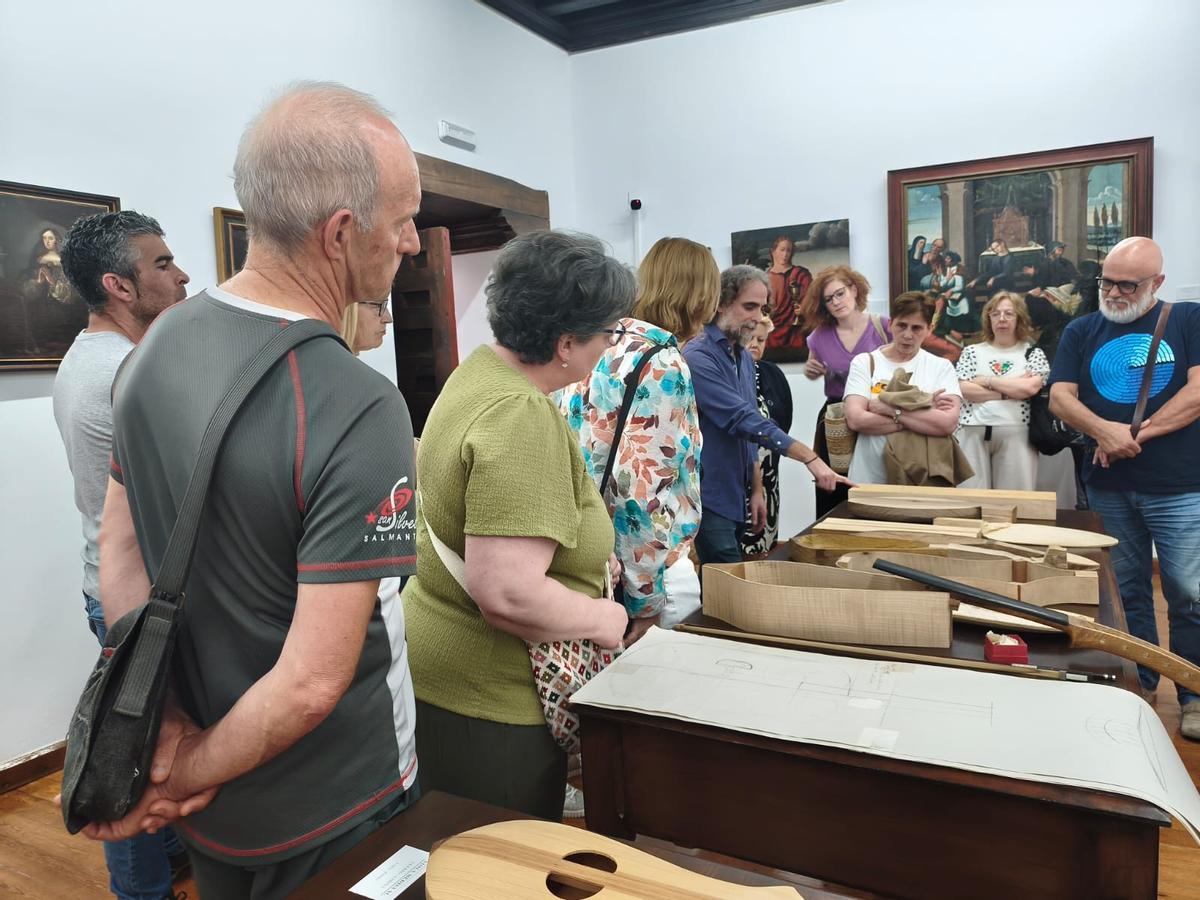 GALERÍA | La viola medieval, protagonista de una exposición en Toro