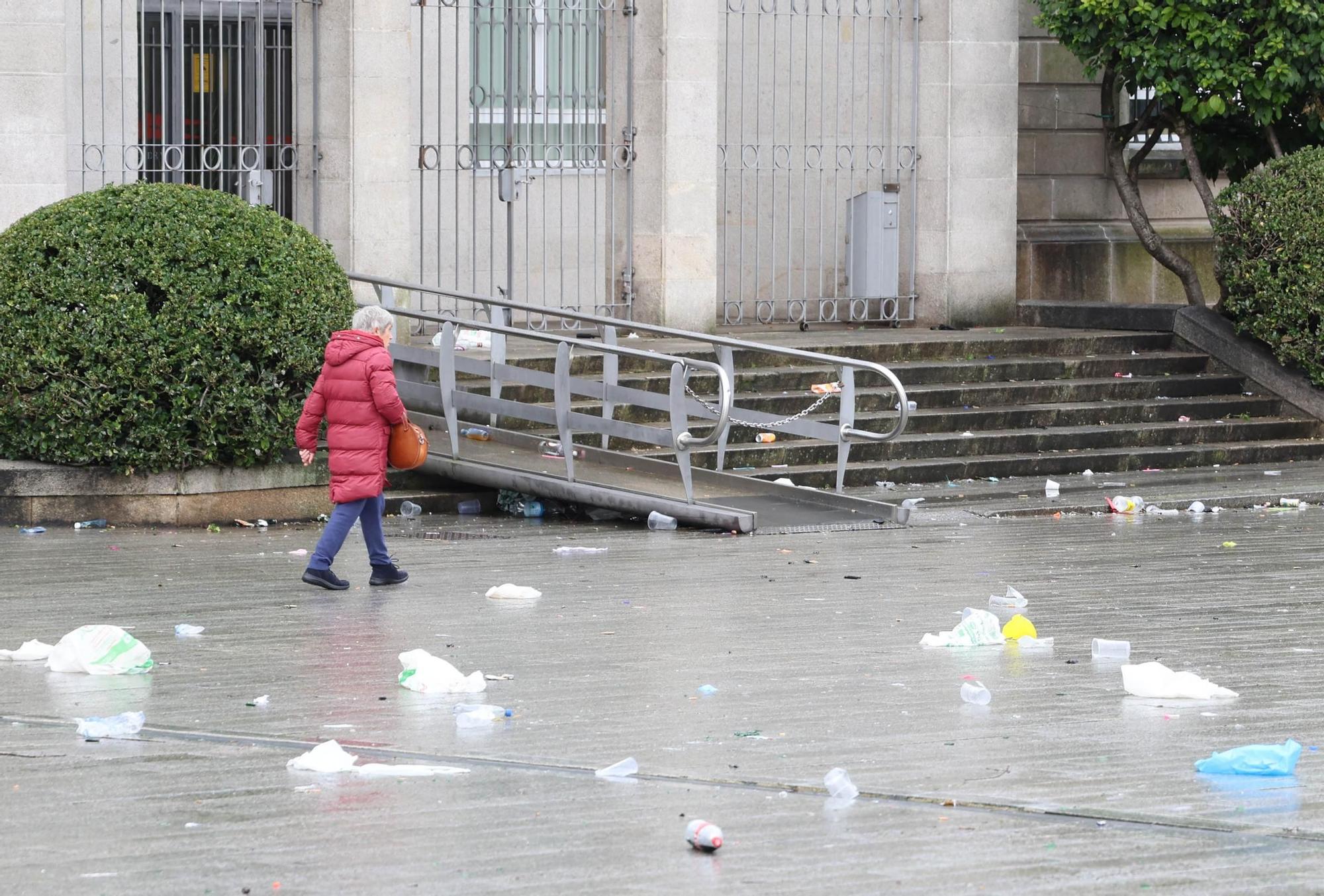 Botellón en Vigo: La Praza da Estrela sufre la resaca del lunes de Entroido