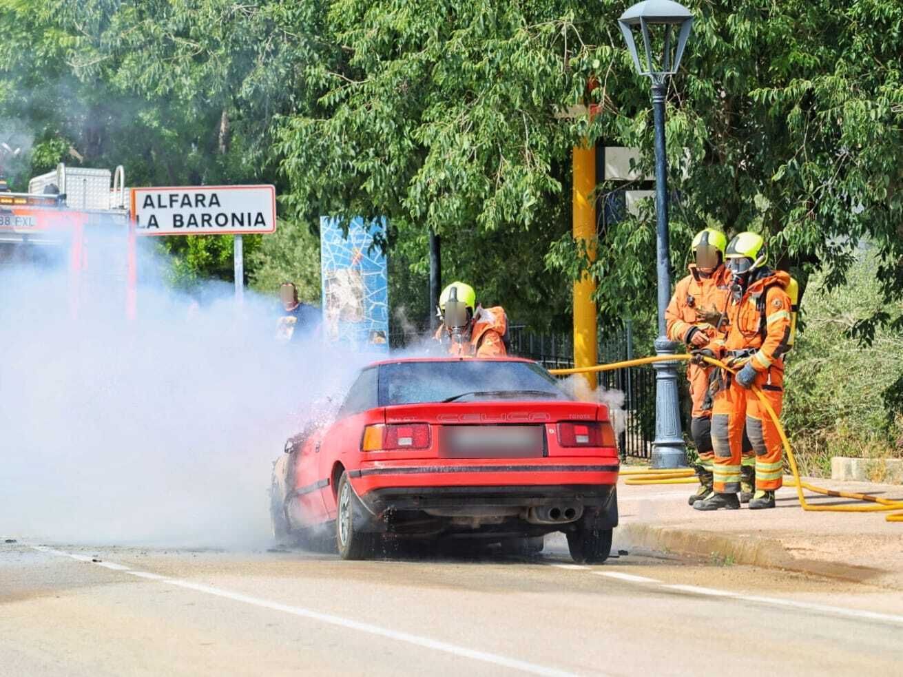 Arde un coche en Alfara de la Baronia