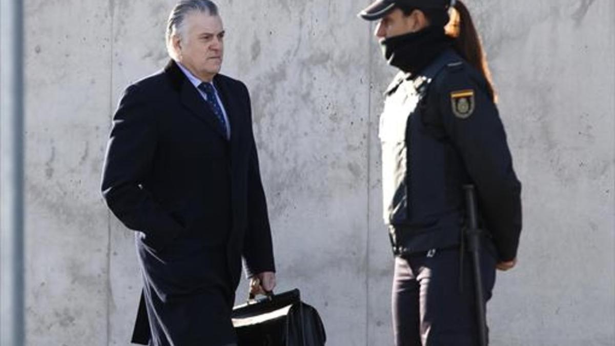 Bárcenas, el 16 de enero pasado, llegando al tribunal de la Audiencia Nacional, en San Fernando de Henares.