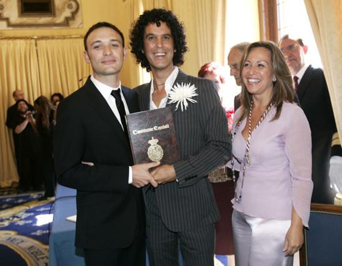 Trinidad Jiménez va oficiar el casament civil de Pedro Zerolo amb la seva parella, Jesús Santos, a l’Ajuntament de Madrid.