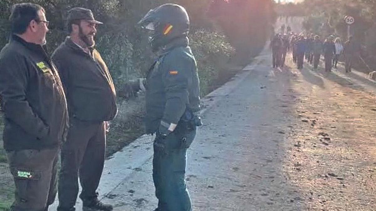 La Guardia Civil encabezó en 2024 un recorrido por la etapa con numerosos colectivos y voluntarios.