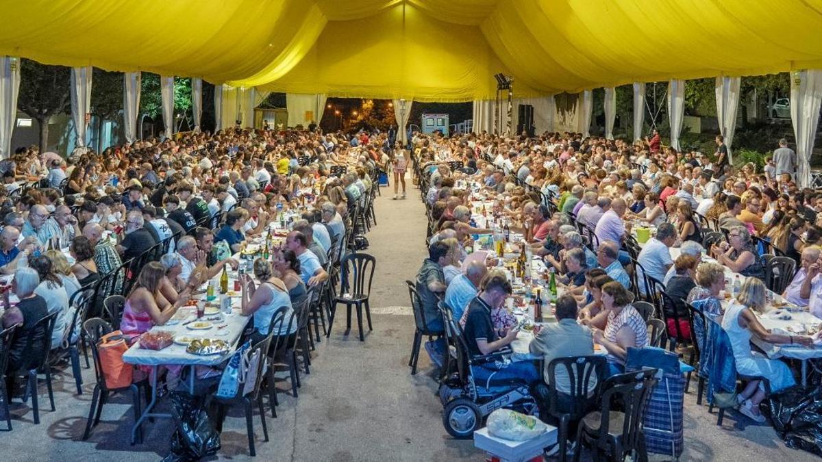 El Sopar de Cabasset és un dels actes més multitudinaris de la programació de les festes.