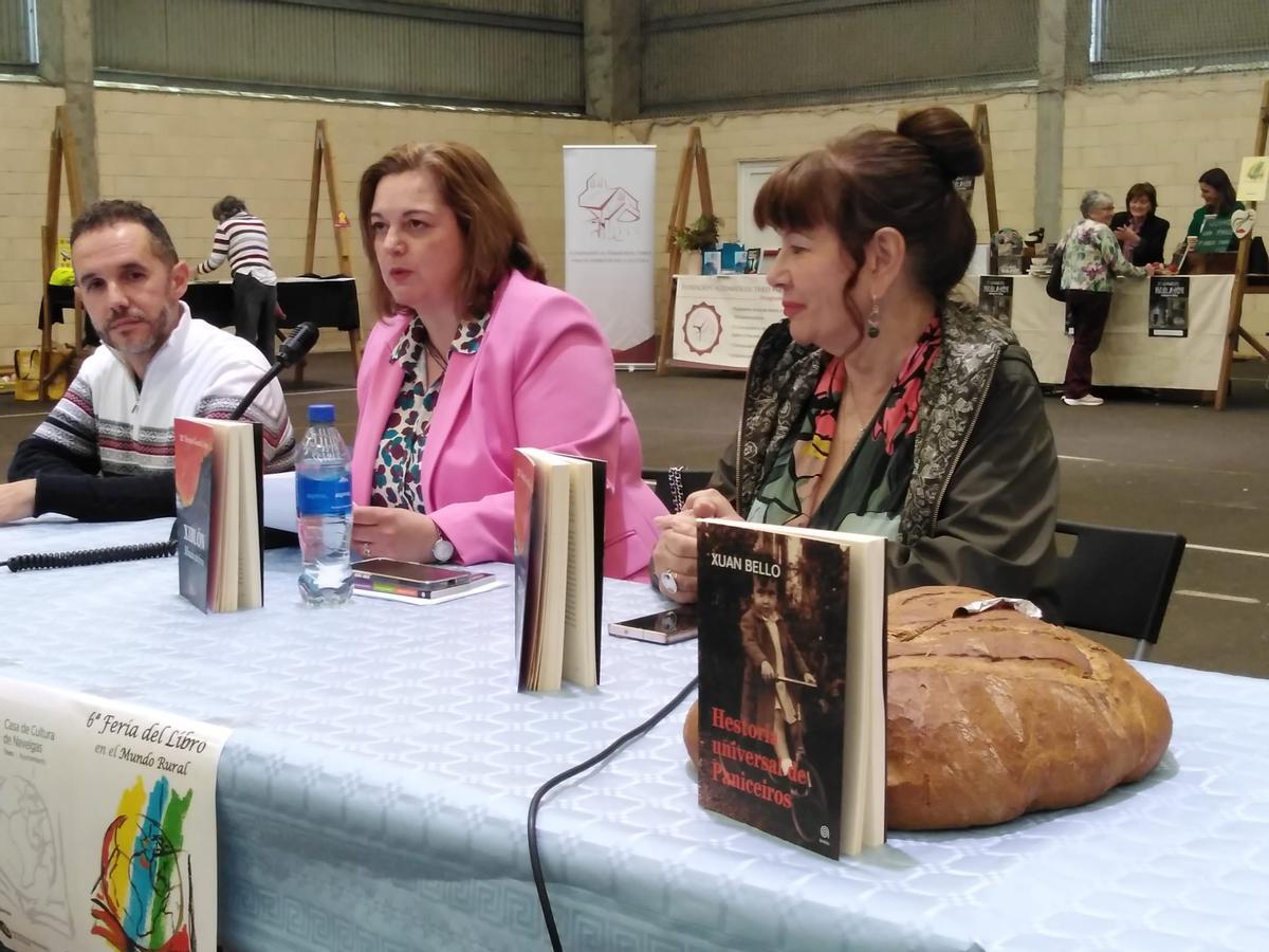 En imágenes: La Feria del Libro llena Navelgas en su sexta edición