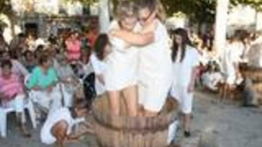 Weinfest in Binissalem: Rituelles Traubenstampfen