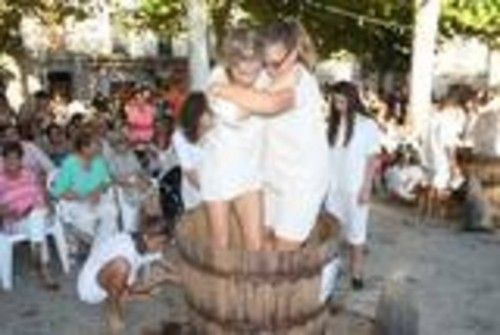 Weinfest in Binissalem: Rituelles Traubenstampfen